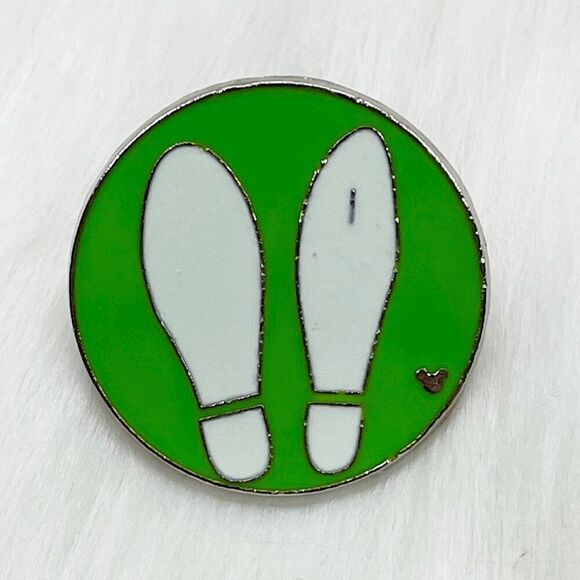 🔮 5/$25 Disney Goofy Footprint Pin‎ - Picture 1 of 2